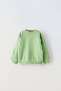 Sweatshirt with seam details