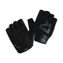 Goalkeeper gloves for football