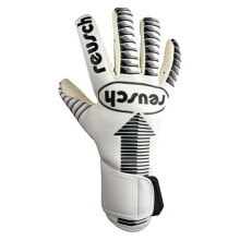 Goalkeeper gloves for football