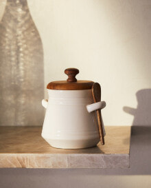 Ceramic sugar bowl with wooden lid