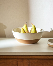 Salad bowl with raised design