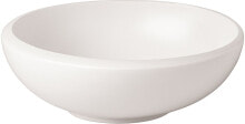 Dishes and salad bowls for serving