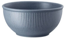 Dishes and salad bowls for serving