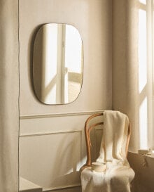 Wall mirror with round frame