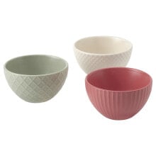 Dishes and salad bowls for serving