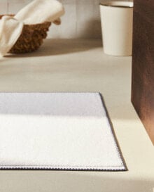 Bath mat with contrast blue topstitching