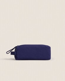 Cosmetic bags and beauty cases