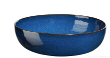 Dishes and salad bowls for serving