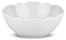 Dishes and salad bowls for serving