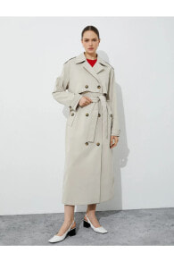 Women's raincoats and trench coats