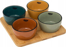 Dishes and salad bowls for serving