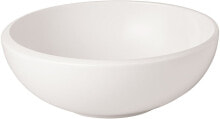 Dishes and salad bowls for serving