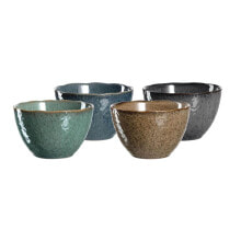 Dishes and salad bowls for serving