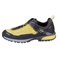 Men's sports shoes for trekking