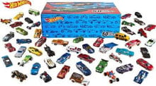 Mattel Hot Wheels CGN22 - zestaw 50 pojazdów odlewanych ciśnieniowo w skali 1:64, bardzo duży zestaw upominkowy, po 50 zabawek każdy, losowy wybór, od 3 lat