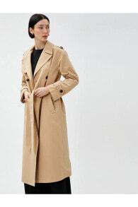 Women's raincoats and trench coats