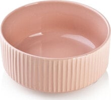 Dishes and salad bowls for serving