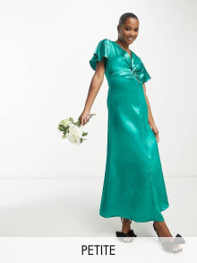 Женские платья vila Petite Bridesmaid satin flutter sleeve maxi dress in emerald green