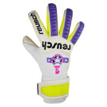 Goalkeeper gloves for football