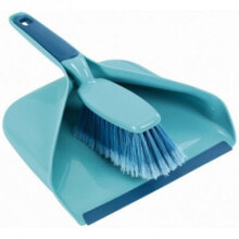 Brooms, scoops and floor brushes