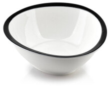 Dishes and salad bowls for serving