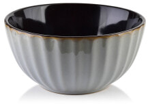 Dishes and salad bowls for serving