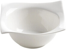 Dishes and salad bowls for serving