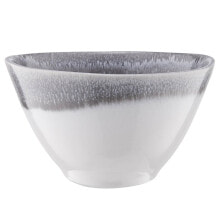 Dishes and salad bowls for serving