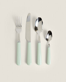 Cutlery set with handle detail