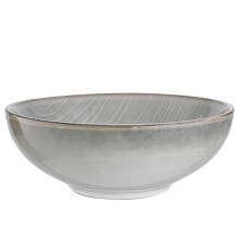 Dishes and salad bowls for serving