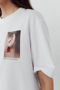 Earring print t-shirt