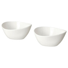 Dishes and salad bowls for serving