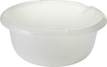 Dishes and salad bowls for serving