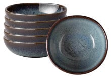 Dishes and salad bowls for serving