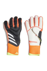 Goalkeeper gloves for football