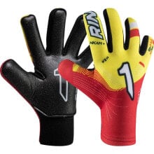 Goalkeeper gloves for football