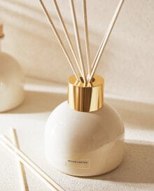 Aromatic diffusers and candles