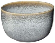 Dishes and salad bowls for serving