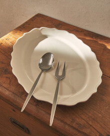 Earthenware serving dish with raised-design edge