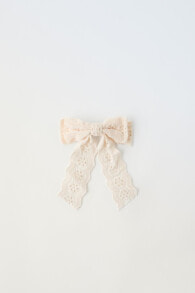 Openwork bow with hair clip
