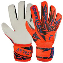 Goalkeeper gloves for football