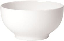 Dishes and salad bowls for serving