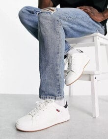 Levi's – Piper – Sneaker in Weiß mit rotem Etikett