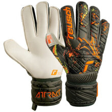 Goalkeeper gloves for football