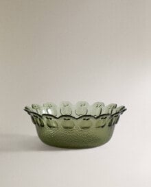 Dishes and salad bowls for serving