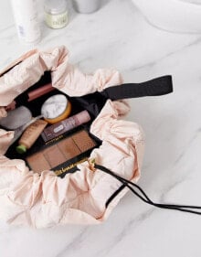 The Flat Lay Co. – Make-up-Tasche in Zartrosa mit Kordelzug