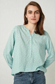 Women's blouses and blouses