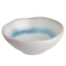 Dishes and salad bowls for serving