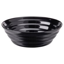 Dishes and salad bowls for serving