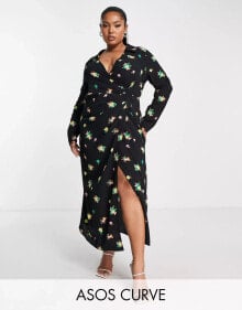 ASOS DESIGN Curve – Wickel-Hemdkleid in Midilänge mit geraffter Knopfleiste vorne in Schwarz mit Blumendruck